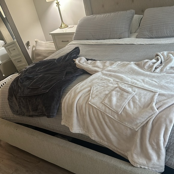 Blanket/Sweatshirts (2- 1 beige, 1 gray) - Picture 3 of 3